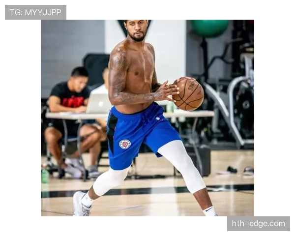 保罗·乔治训练完直接去提了辆新车？这开销看着不像刚签完大合同的人啊